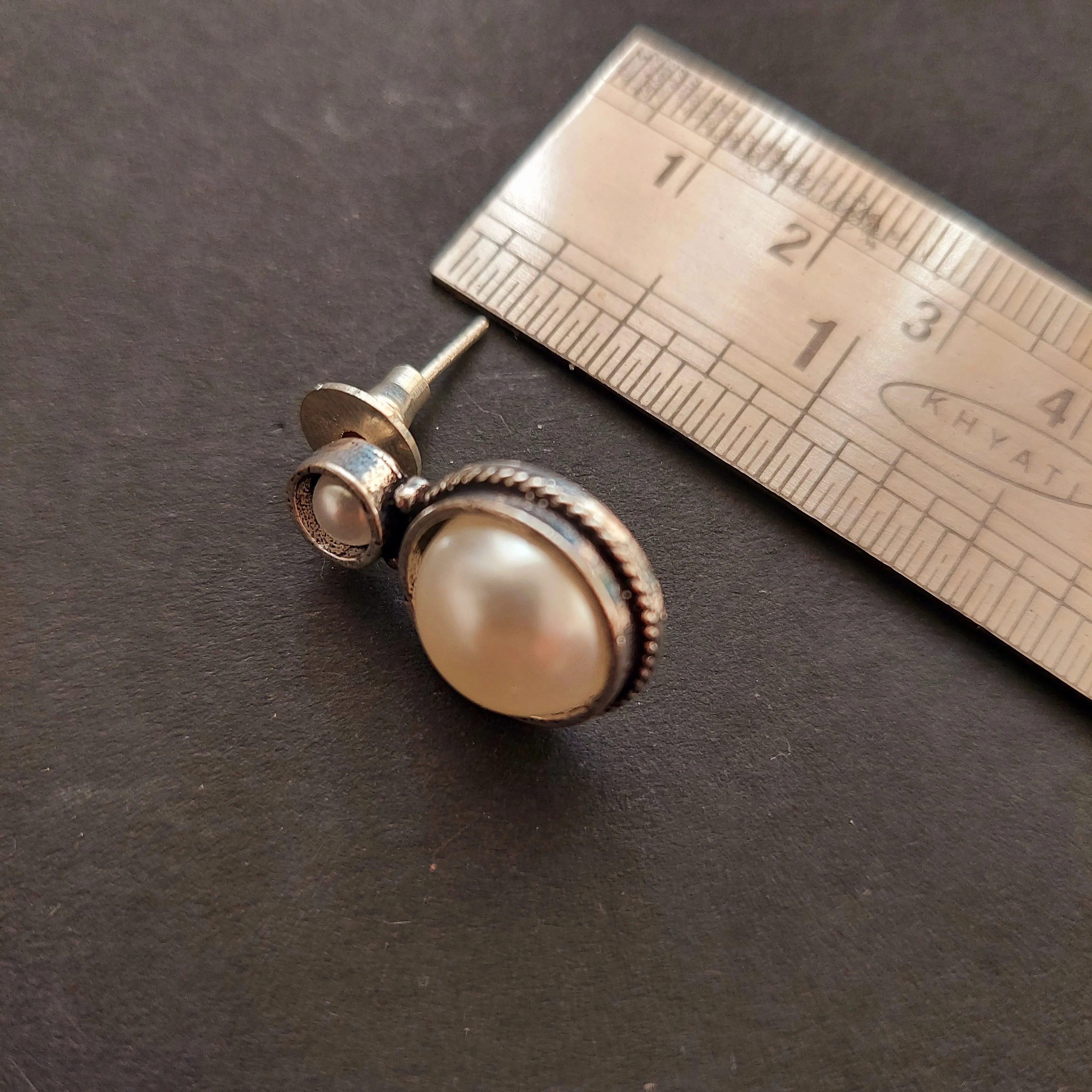 Circular Pearl Ear Stud