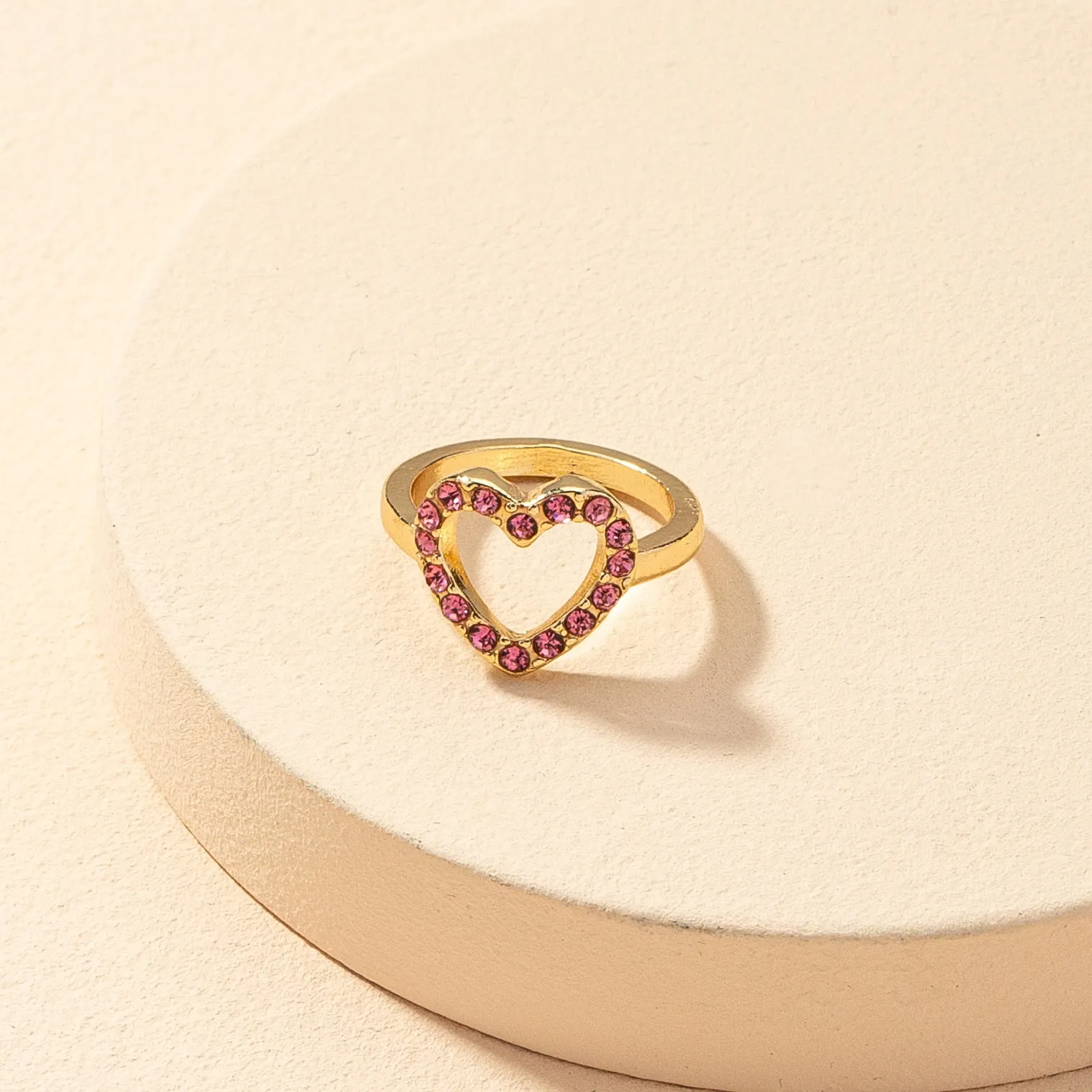 European-American Fusion: Stylish Love Ring for Vacation and Personalized Wear