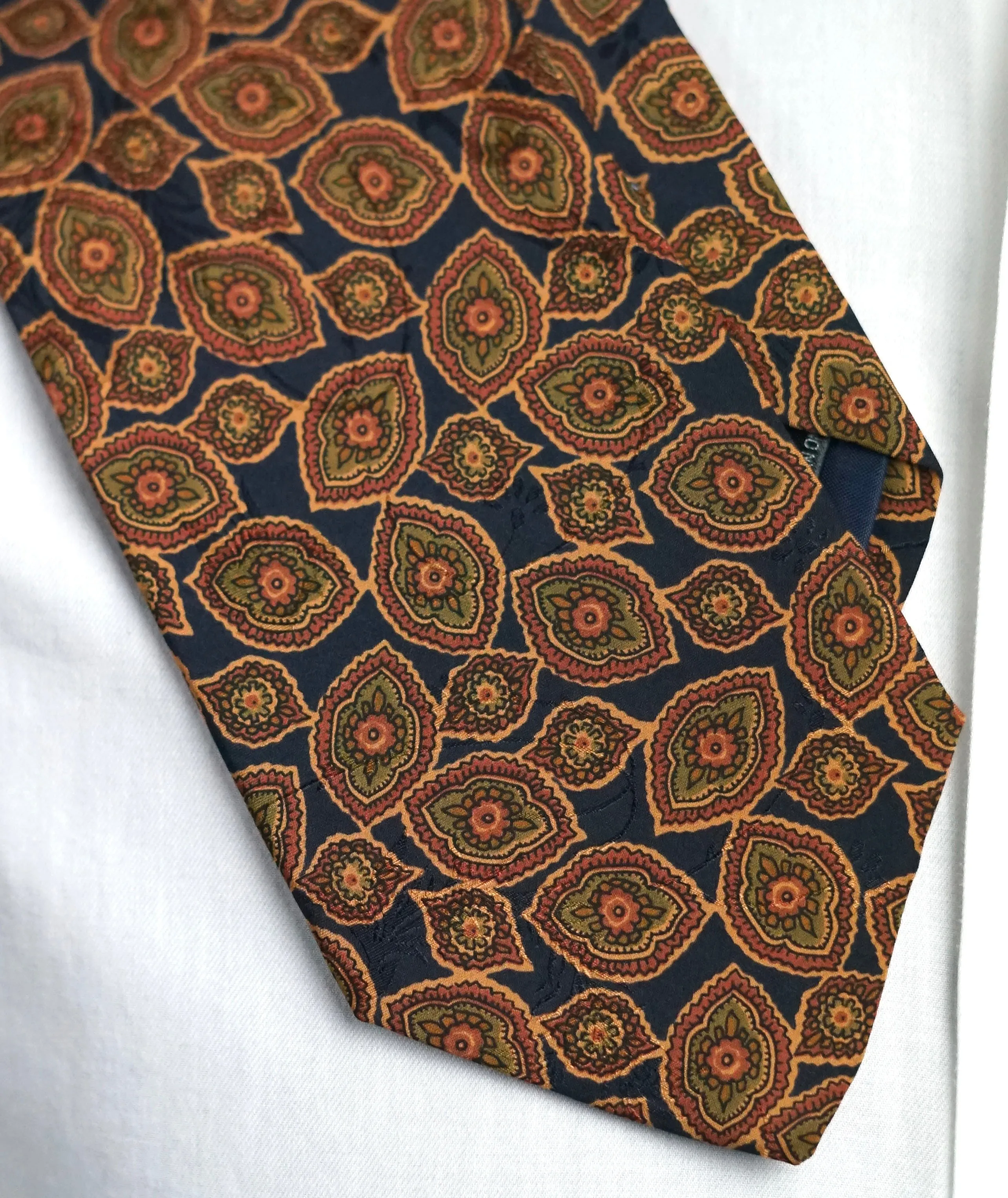 Pamela Vintage Tie